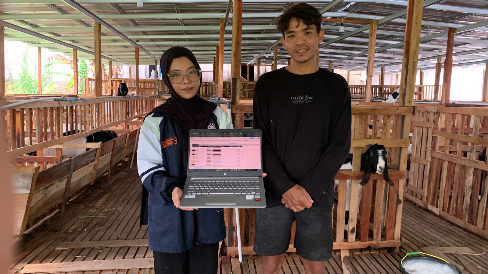Gunakan Google Spreadsheet, Mahasiswa KKN Undip Optimalisasikan penggunaan sistem Inventory sarana peternakan Mendukung efisiensi Supply Chain Management