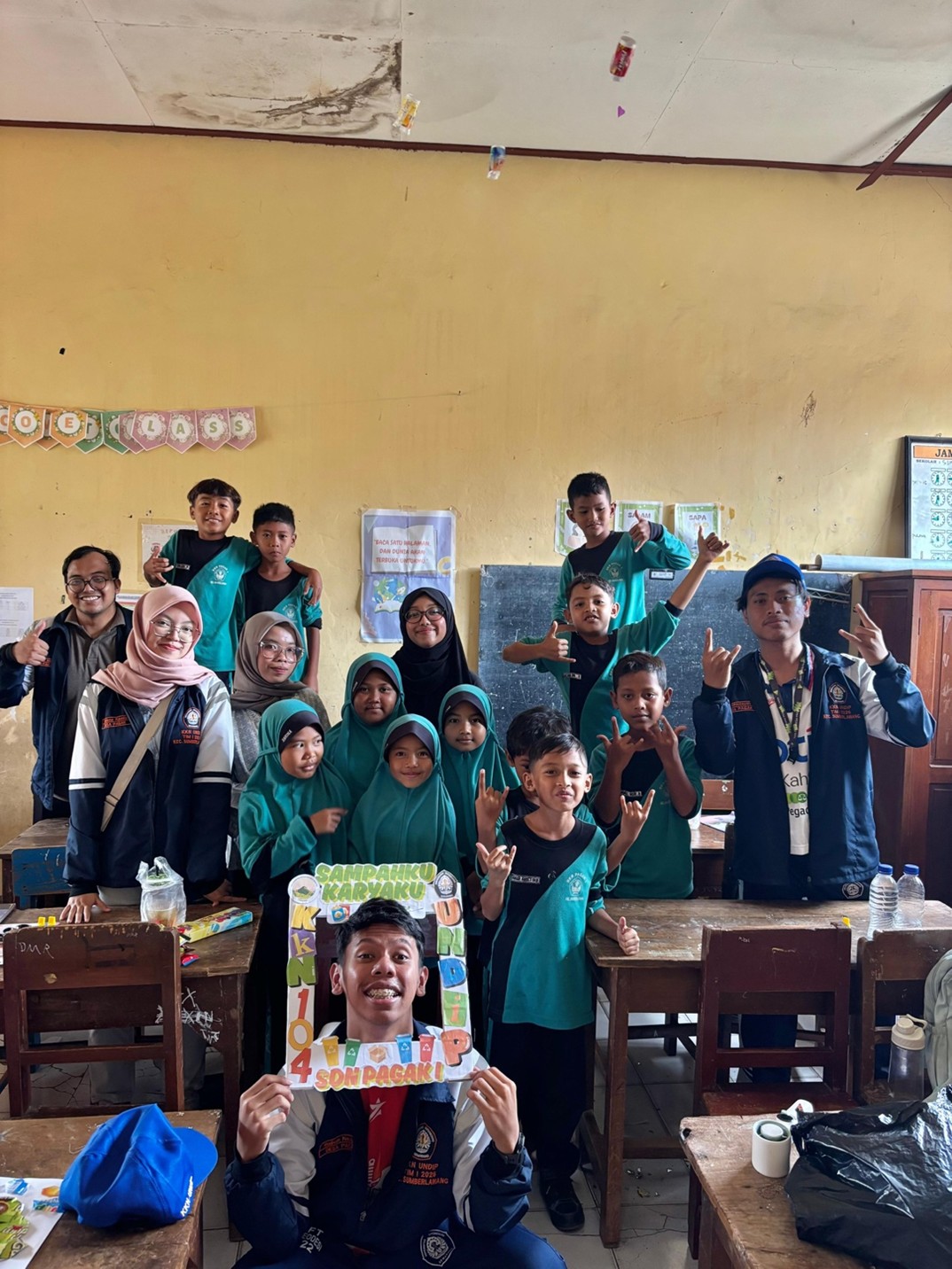 Sulap Sampah Menjadi Berkah: Mahasiswa KKN UNDIP Ajarkan Pentingnya Pengelolaan Sampah Berkelanjutan Bagi Siswa-Siswa SDN Pagak 1